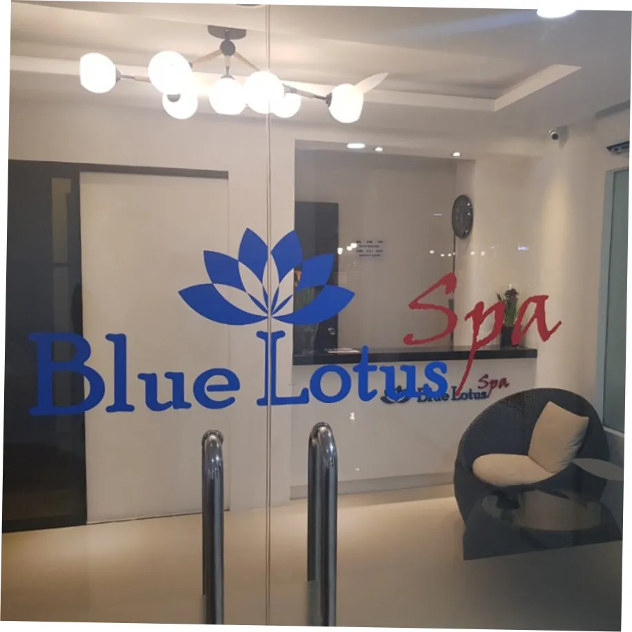블루 로투스 스파 — massage
