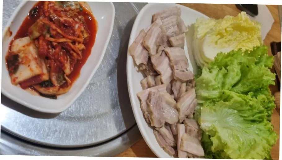 민속식당 — food